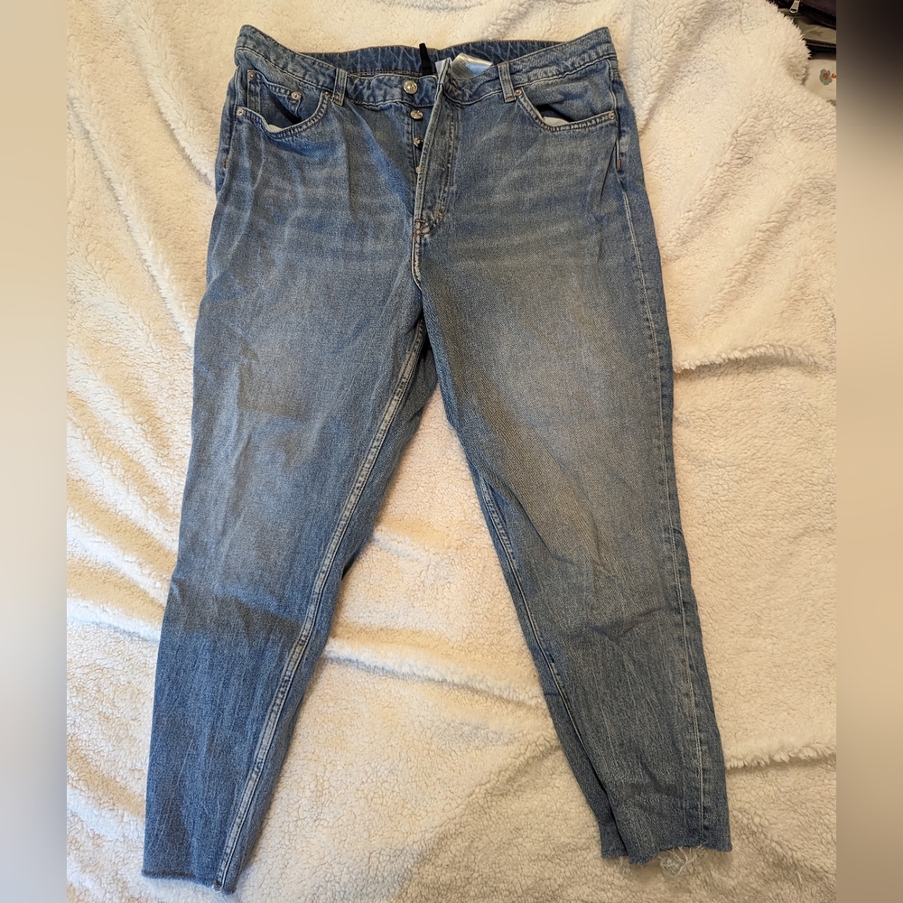 Ankle Crop "Mom" Jean